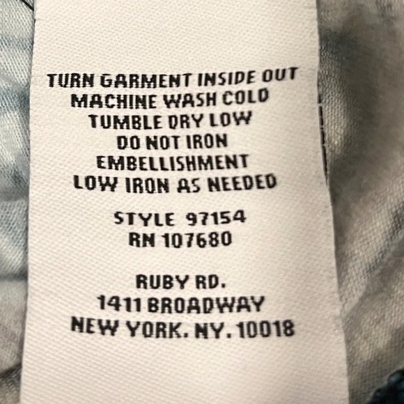 Ruby Rd. 3/4 V-Neck Top - Picture 4 of 4